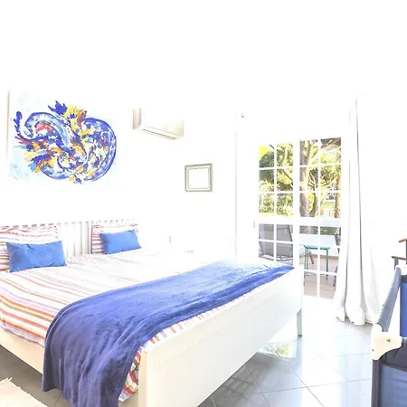 Vakantiehuis Spectacular With Seaview Pool Bbq *